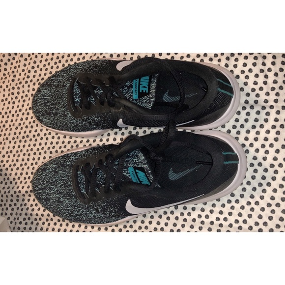 Women’s Nike’s - Picture 3 of 4